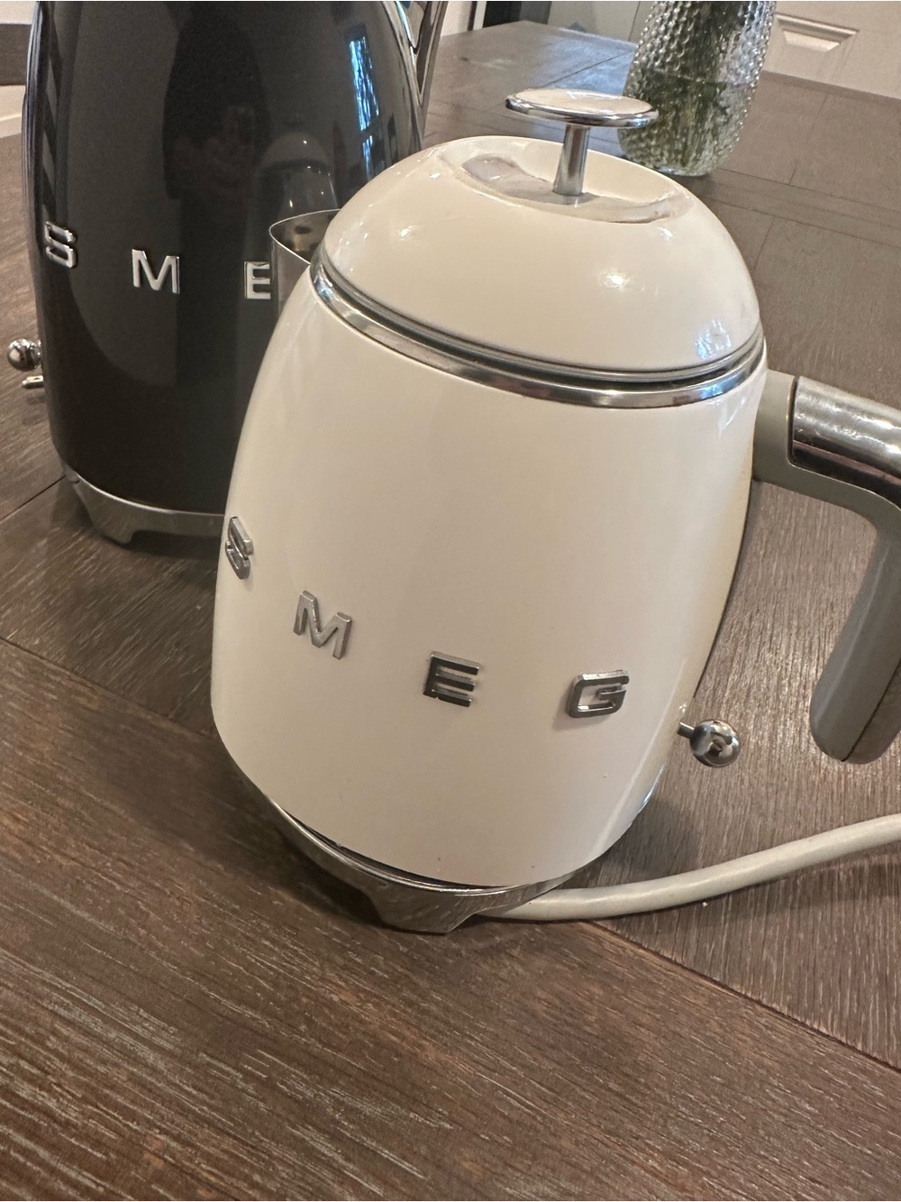 SMEG Mini 50's Retro Style 3 Cup Electric Kettle with Double Wall Anti Slip Base